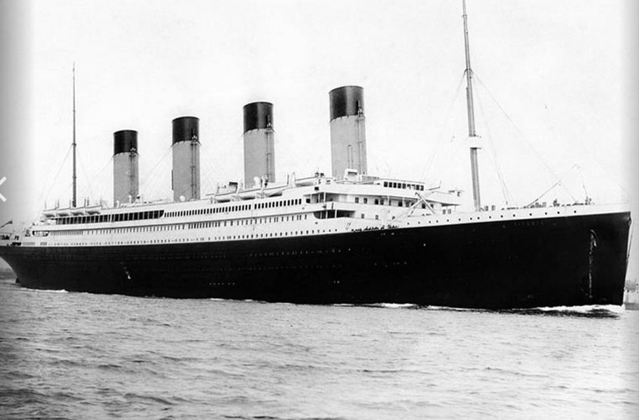 Bức  ảnh lịch sử ghi lại tàu Titanic rời cảng ở Southampton, Anh ngày 10/4/1912, bắt đầu hành trình đen tối với kết cục là tàu chìm và hơn 1.500 hành khách thiệt mạng ở Bắc Đại Tây Dương chưa đầu 5 ngày sau. Ảnh ATI